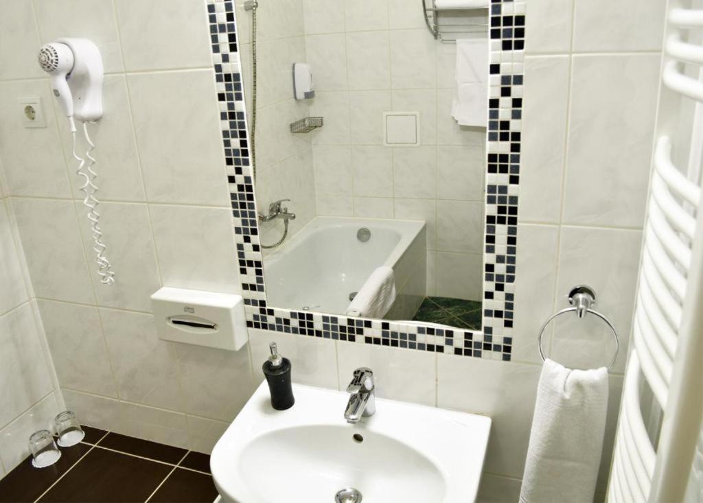 לאיושמיז'ה Liza Aqua & Conference Hotel מראה חיצוני תמונה